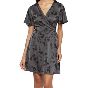 New 41 Hawthorn Floral Satin Flutter Sleeve Faux Wrap Dress Grey Size Small